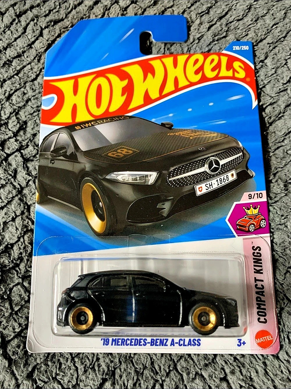 Hot Wheels '19 Mercedes-Benz A-Class Black & Gold
